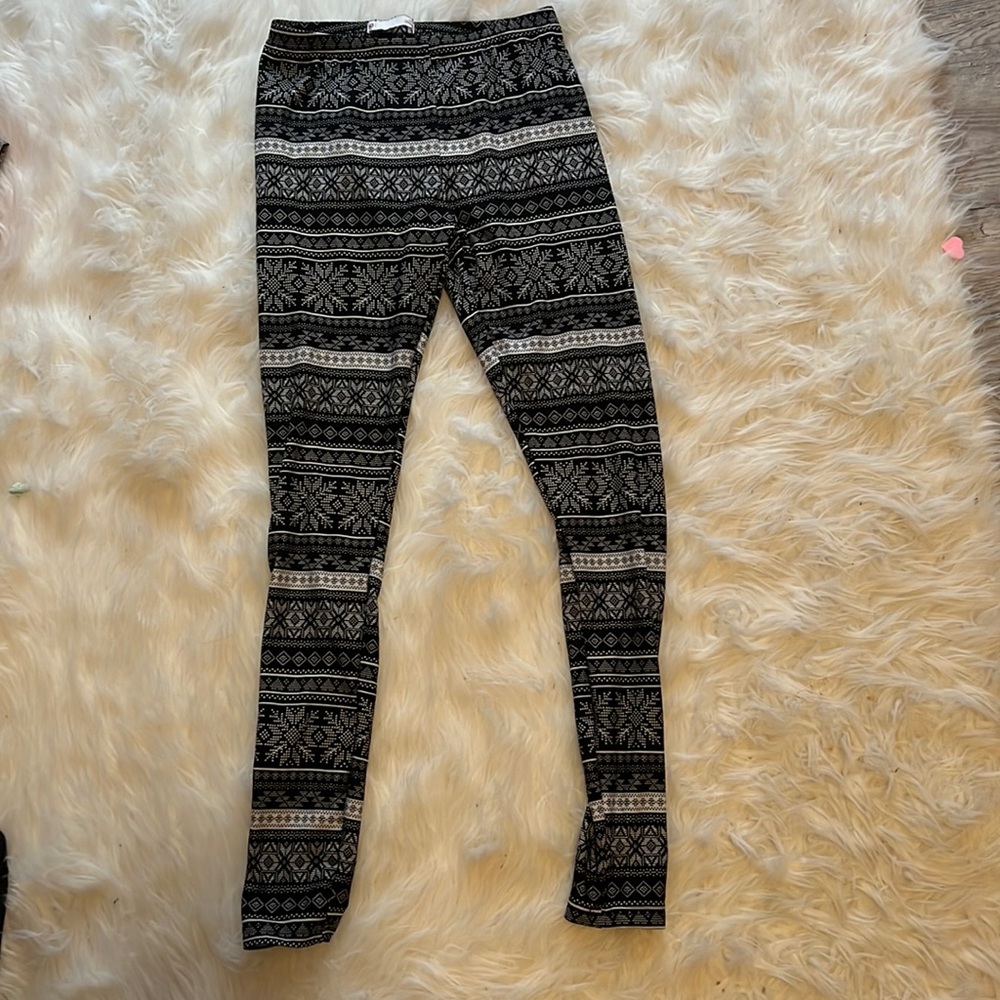 brand:So, color:snowflake print, size Small leggings